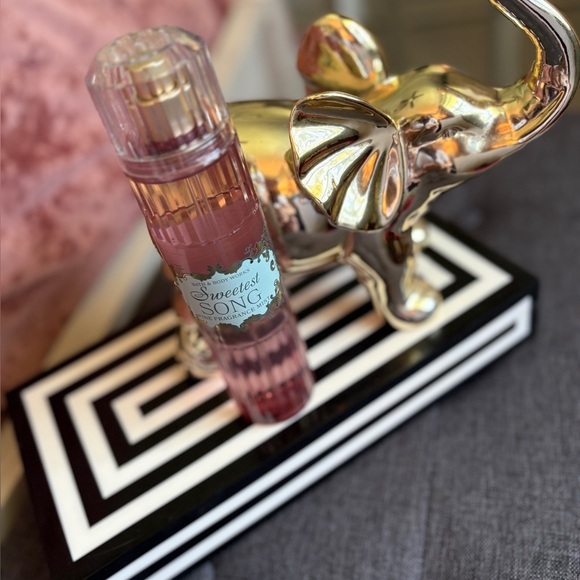 Bath & Body Works SWEETEST SONG 8OZ Fine Fragrance Mist NWT - Picture 3 of 3